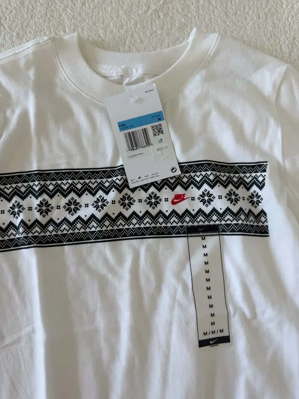 NWT Nike Kids Graphic T-Shirt White Fair Isle Print Size M